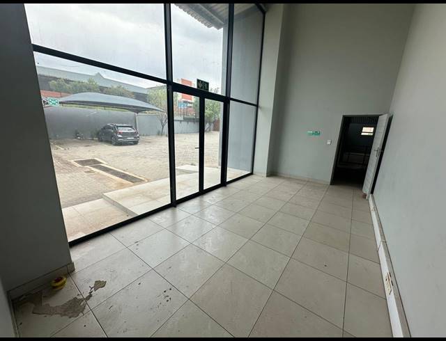 2,145M² WAREHOUSE TO LET IN COSMO BUSINESS PARK